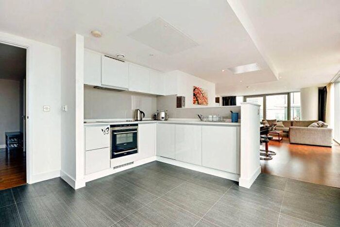 3 Bedroom Apartment To Rent In Landmark Building West Tower, Marsh Wall, South Quay, Canary Wharf, London, E14