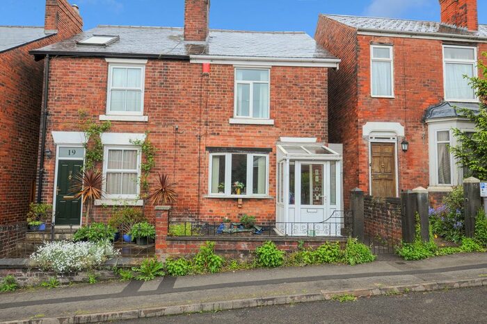 3 Bedroom Semi-Detached House To Rent In New Queen Street, Chesterfield S41