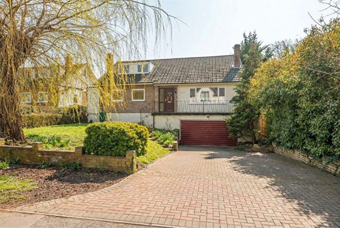 4 Bedroom Detached House For Sale In Derek Road, Maidenhead, SL6