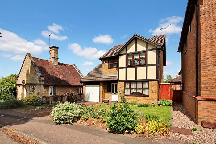 3 Bedroom Detached House For Sale In The Drive, Rushden, NN10