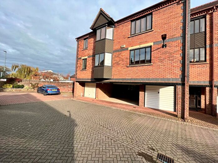 2 Bedroom Flat To Rent In Outer Trinities, Beverley, East Riding Of Yorkshire, HU17