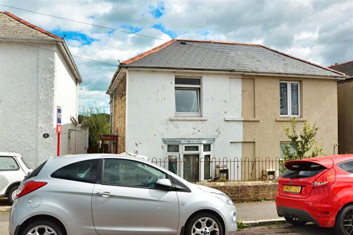 3 Bedroom Semi-Detached House For Sale In Central Ryde, PO33