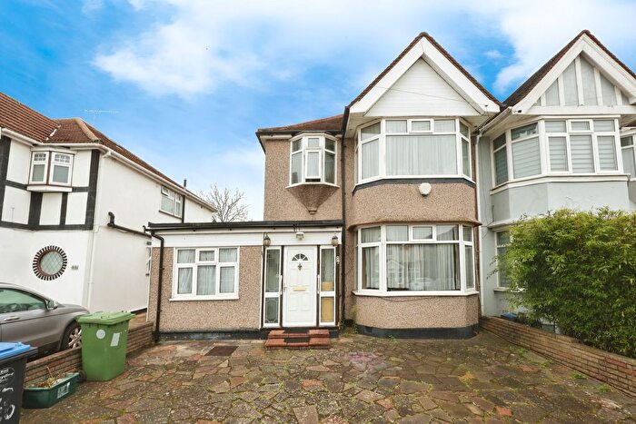 4 Bedroom Semi-Detached House For Sale In Valley Drive, London, NW9