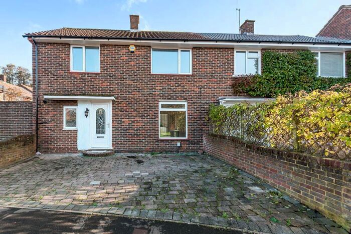 3 Bedroom Terraced House To Rent In Shelley Avenue, Bracknell, RG12