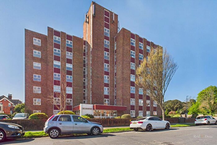 3 Bedroom Flat For Sale In Meads, Eastbourne, BN20
