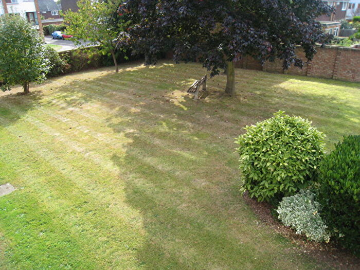 2 Bedroom Flat To Rent In Bedroom Flat In Chichester, PO19