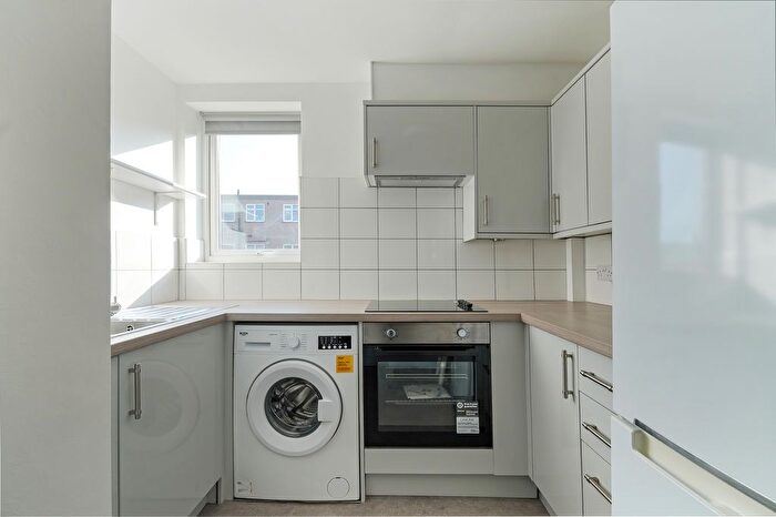 2 Bedroom Flat To Rent In Worrall Road, Sheffield, S6