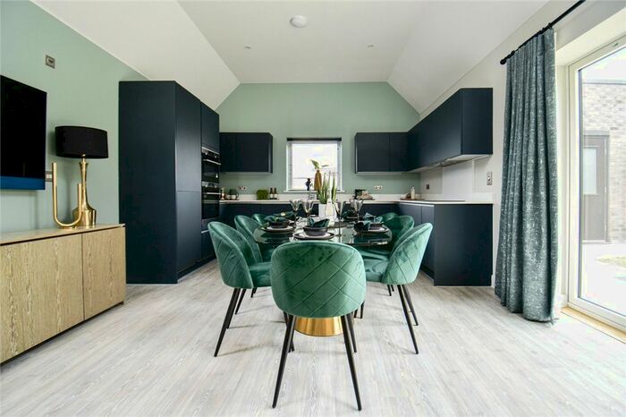 4 Bedroom Semi-Detached House To Rent In Gregory Park North, Cambridge, CB5