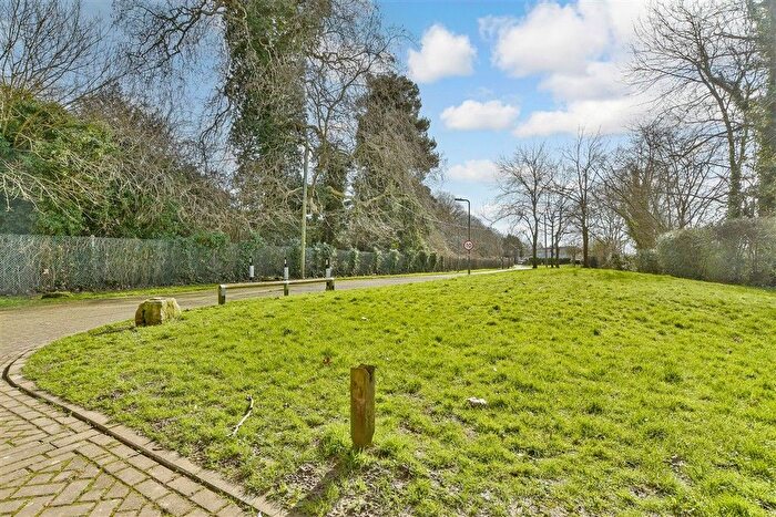 1 Bedroom Flat For Sale In Kingsfield Way, Redhill, Surrey, RH1