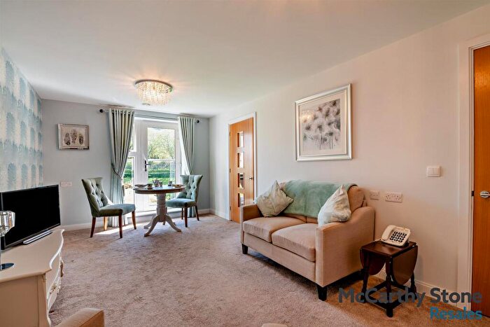 1 Bedroom Apartment For Sale In Chesterton Court, Railway Road, Ilkley, LS29