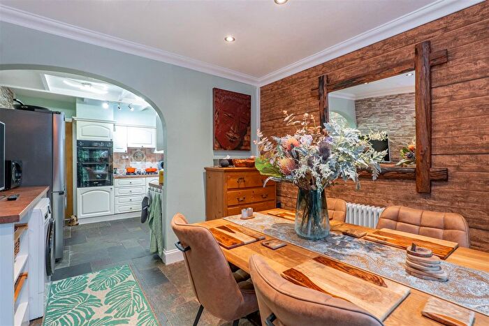 3 Bedroom Semi Detached House For Sale In Hoghton Road, Leyland, PR25