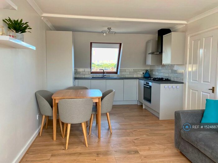 1 Bedroom Flat To Rent In Hay Close, London, E15