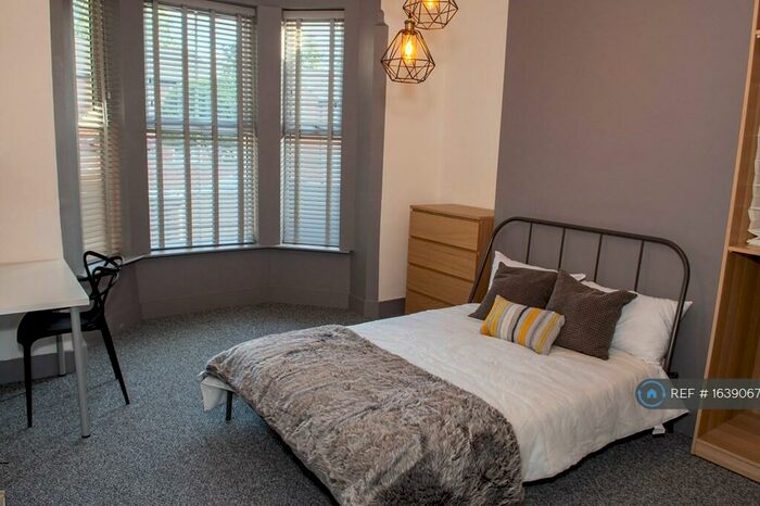 5 Bedroom Semi-Detached House To Rent In Rosebury Avenue, Nottingham, NG2