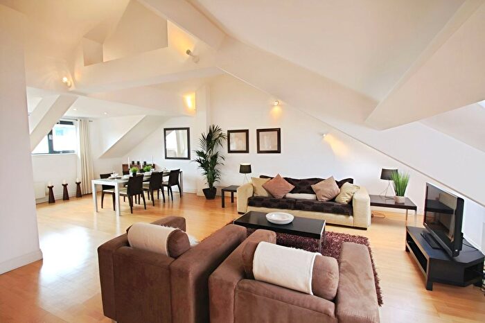 2 Bedroom Flat To Rent In Dock Street, Leeds, West Yorkshire, LS10