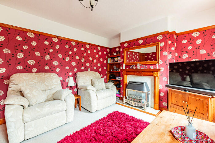 3 Bedroom Semi-Detached House For Sale In Portway, Sea Mills, Bristol, BS9 - Photo 5