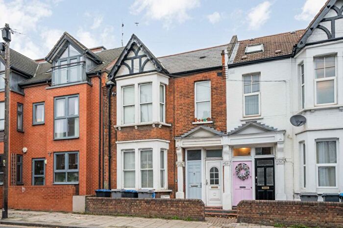 2 Bedroom Flat For Sale In Kilburn Lane, London, W10