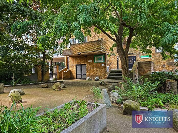 3 Bedroom Flat For Sale In Partridge Court, Malta Street, London, EC1V