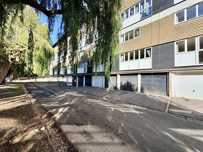 2 Bedroom Flat For Sale In Huge Maisonette - No Chain, HP10
