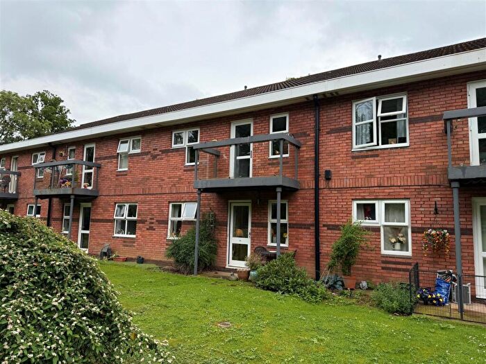 1 Bedroom Apartment For Sale In Lowfield Road, Anlaby, Hull, HU10