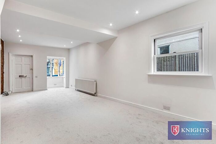 3 Bedroom End Of Terrace House For Sale In Gordon Road, Enfield, EN2