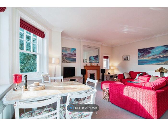2 Bedroom Flat To Rent In Azalea Court, Bournemouth, BH4