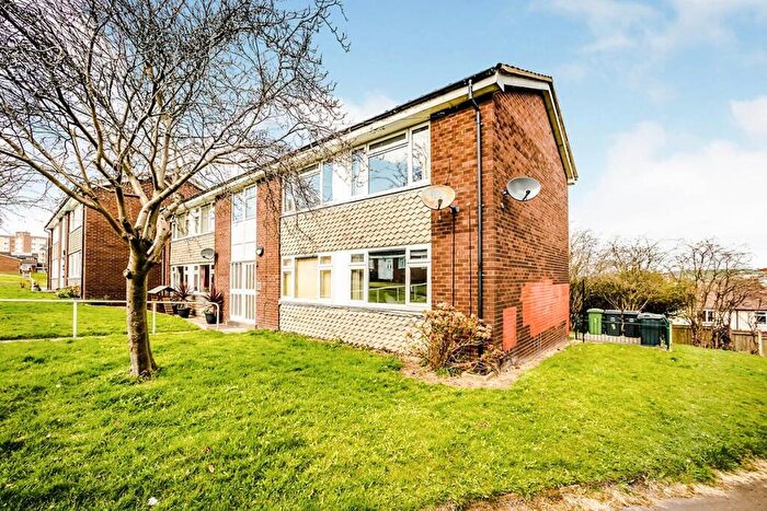 1 Bedroom Apartment For Sale In Fernside Close, Huddersfield, West Yorkshire, HD5