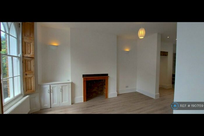 1 Bedroom Flat To Rent In New Cross Road, London, SE14