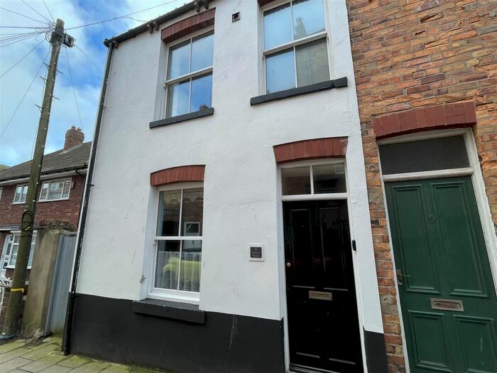 3 Bedroom Terraced House To Rent In St. Sepulchre Street, Scarborough, YO11