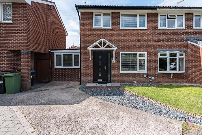 3 Bedroom Semi-Detached House For Sale In Commonwealth Close, Winsford, CW7