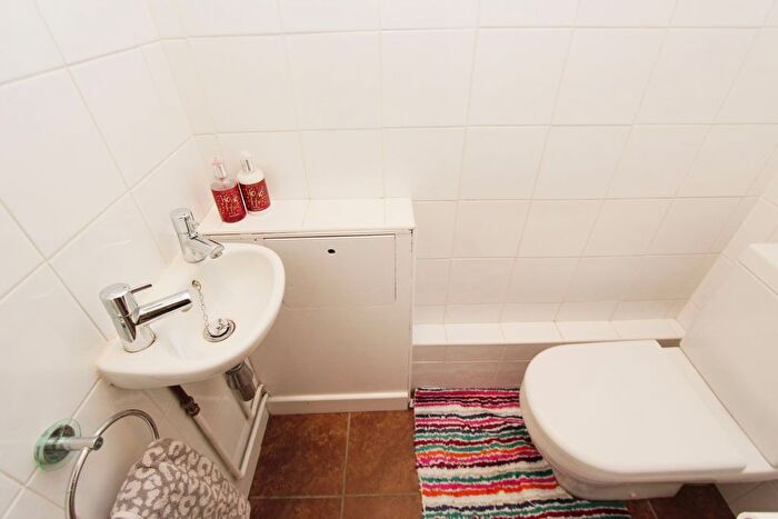 4 Bedroom Detached House For Sale In Gwenbrook Avenue, Beeston, Beeston, NG9