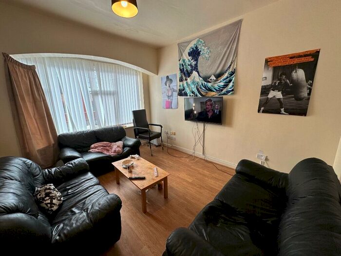 7 Bedroom Terraced House To Rent In Longford Place, Victoria Park, Manchester, M14