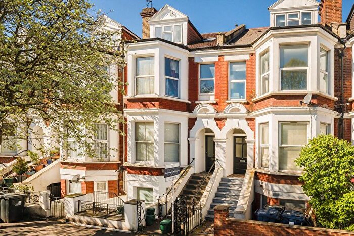 1 Bedroom Flat To Rent In Larden Road, Acton, W3