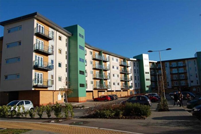 2 Bedroom Apartment To Rent In Parkhouse Court, Hatfield, AL10
