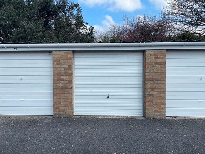 Garage / Parking To Rent In Garage, College Gardens, Worthing, BN11