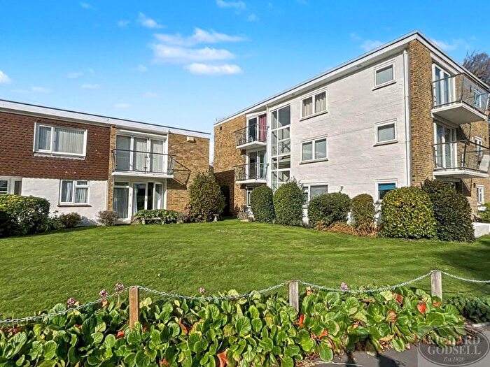 2 Bedroom Flat For Sale In Christchurch, BH23