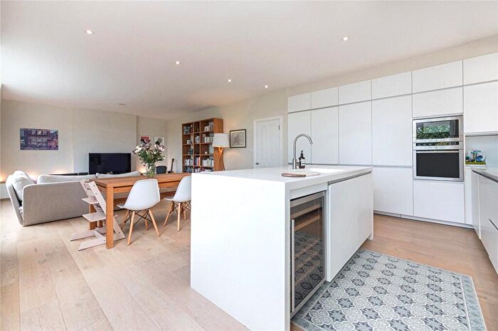 3 Bedroom Flat To Rent In Arkwright Road, Hampstead, NW3