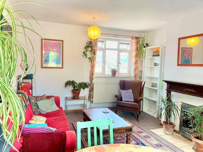 2 Bedroom Flat To Rent In Long Row, Norwich, NR3