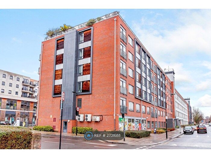 2 Bedroom Flat To Rent In Larden Road, London, W3