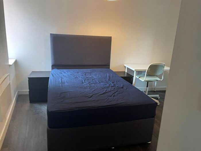 6 Bedroom Property To Rent In Hyde Terrace, Leeds, LS2