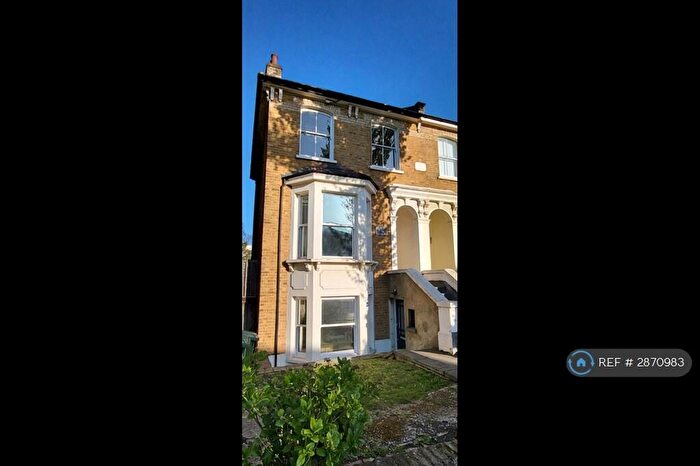 2 Bedroom Flat To Rent In Barry Road, London, SE22