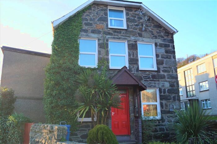 3 Bedroom Semi-Detached House To Rent In North Street, Pwllheli, LL53