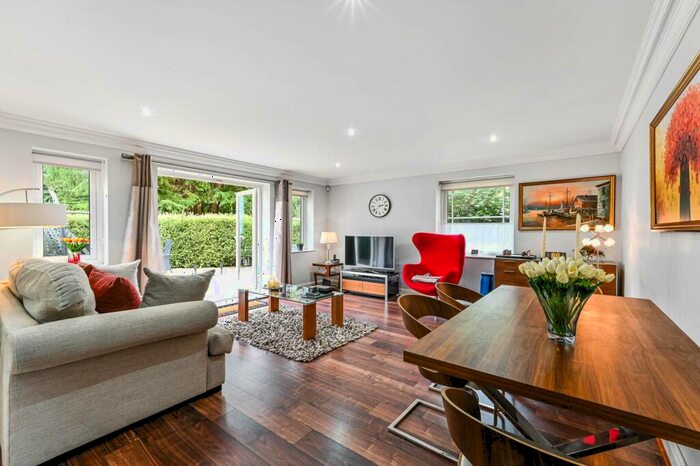 2 Bedroom Flat To Rent In Lakewood, Fairmile, Esher, KT10