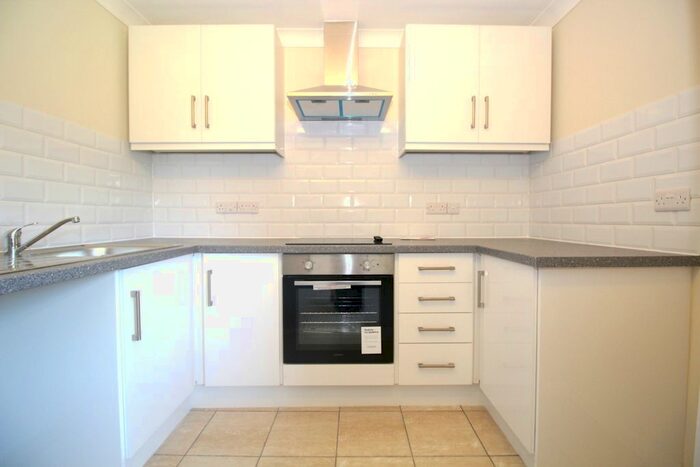 1 Bedroom Flat To Rent In Crombie Close, Waterlooville, Hampshire, PO8