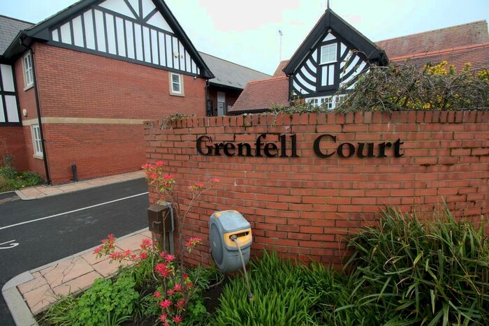 2 Bedroom Flat To Rent In Grenfell Park, Parkgate, Neston, CH64