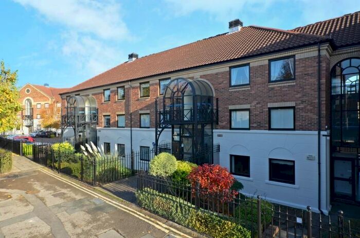 2 Bedroom Flat To Rent In Cherry Hill Lane, Clementhorpe, York, YO23