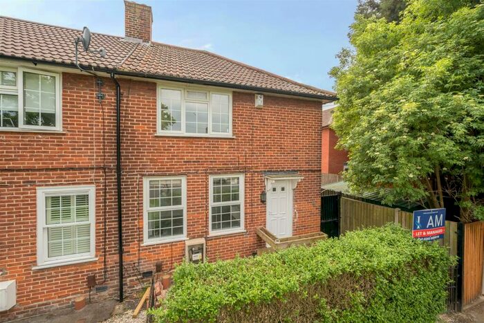 3 Bedroom End Of Terrace House To Rent In Beaconsfield Road, London, SE9