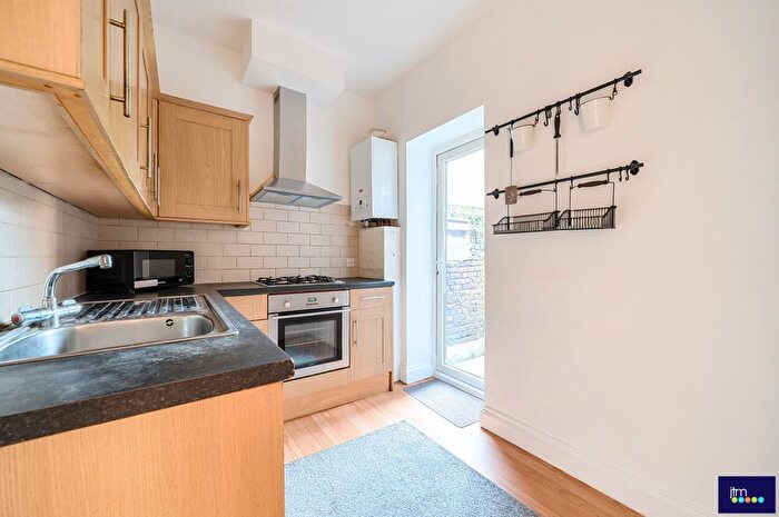 2 Bedroom Flat To Rent In Fairbridge Road, London, N19