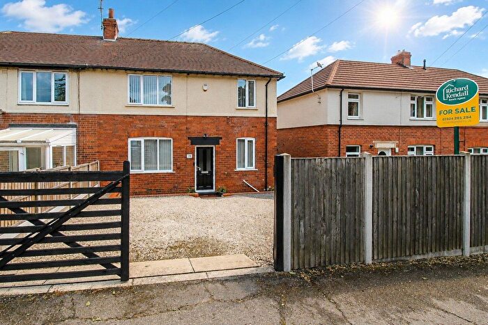 3 Bedroom Semi-Detached House For Sale In Broadway, Wakefield, WF2