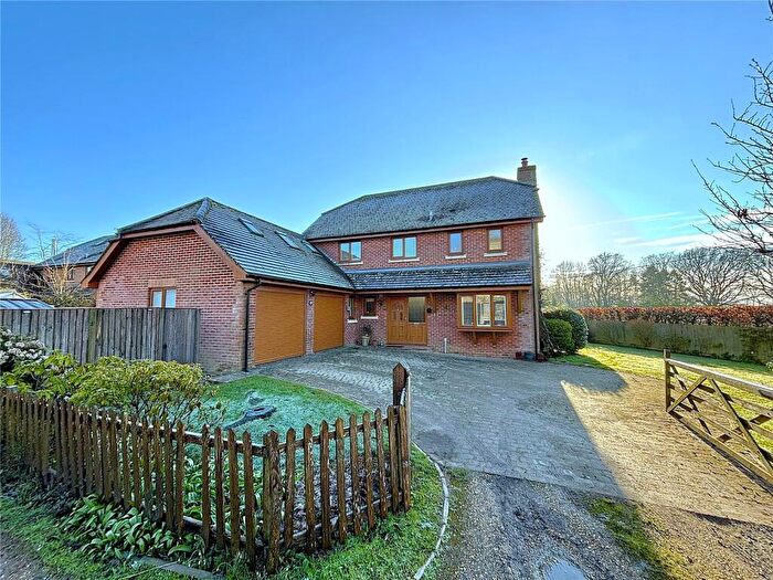 4 Bedroom Detached House For Sale In Ringwood Road, Alderholt, Dorset, SP6