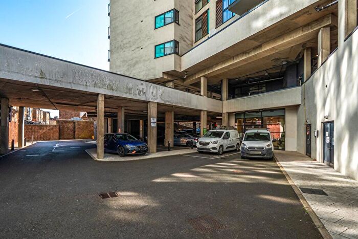 1 Bedroom Flat To Rent In Dunstan Mews, Enfield, EN1